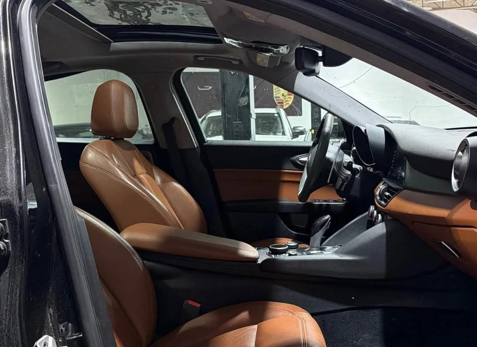2017 Alfa Romeo Giulia - Image 7 of 18