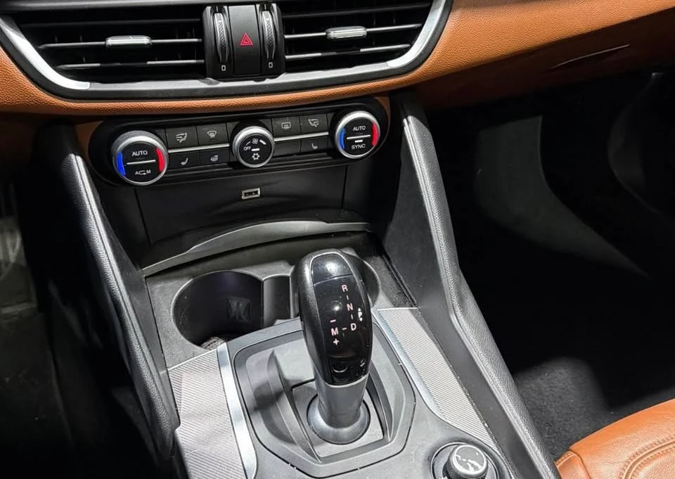 2017 Alfa Romeo Giulia - Image 10 of 18
