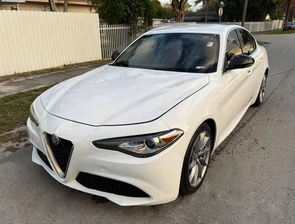 2017 Alfa Romeo Giulia - Image 4 of 15