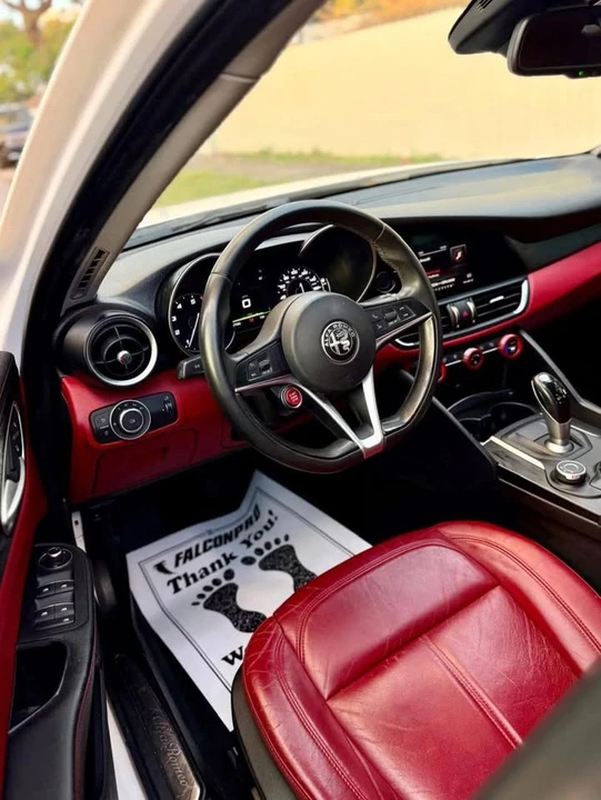 2017 Alfa Romeo Giulia - Image 7 of 15