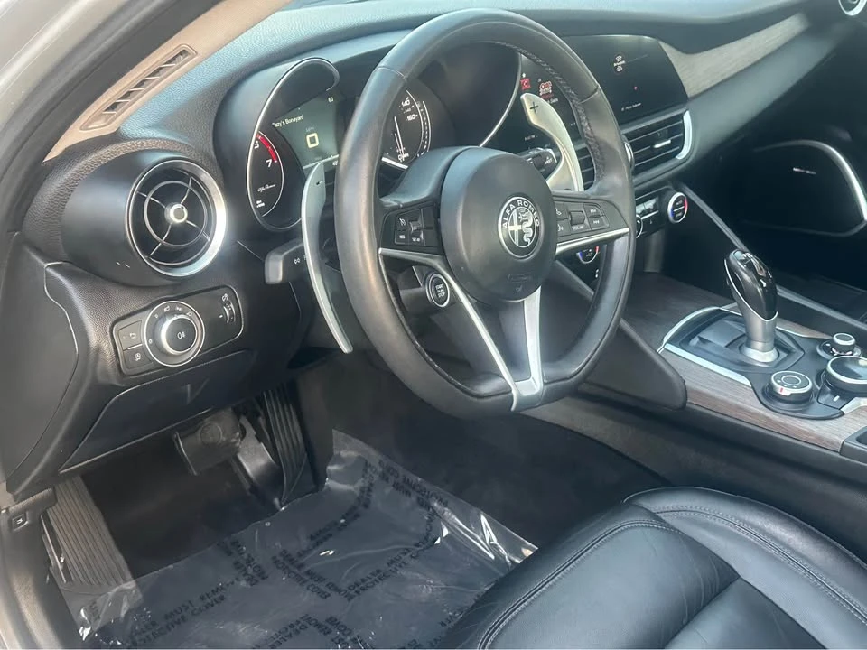2017 Alfa Romeo Giulia - Image 11 of 20