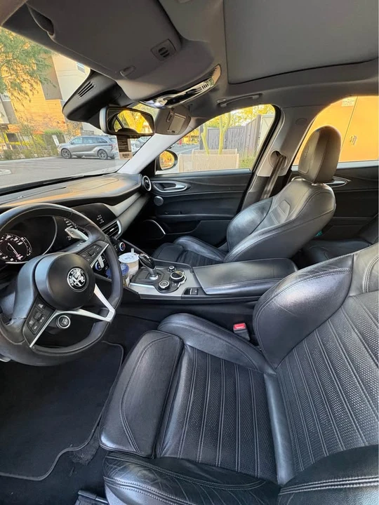 2017 Alfa Romeo Giulia - Image 6 of 6