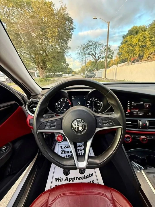 2017 Alfa Romeo Giulia - Image 8 of 15