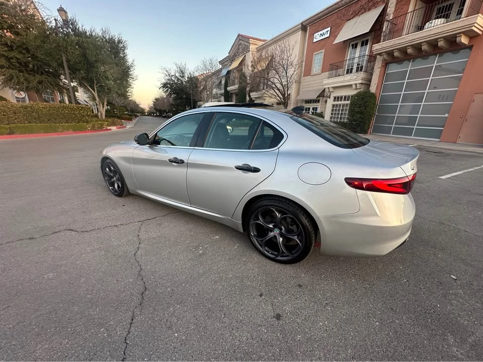 2017 Alfa Romeo Giulia - Image 5 of 20