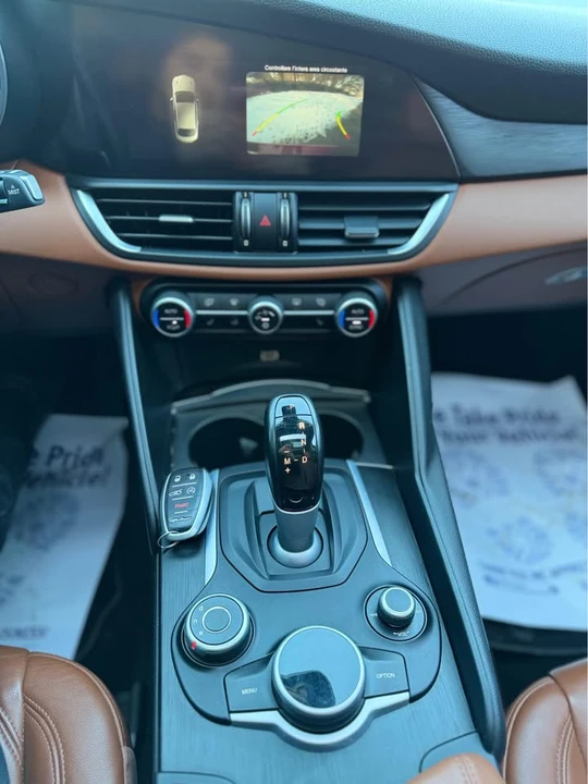 2017 Alfa Romeo Giulia - Image 9 of 20