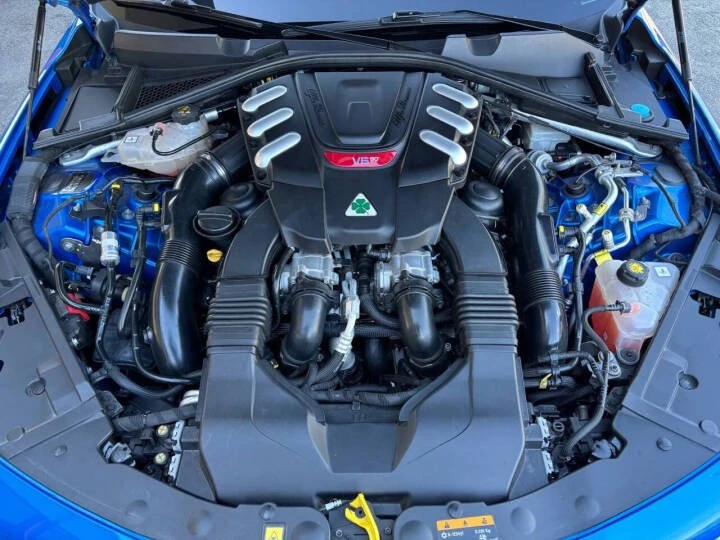 2017 Alfa Romeo Giulia - Image 17 of 19