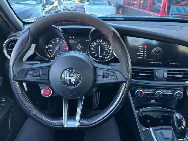 2017 Alfa Romeo Giulia - Image 9 of 19