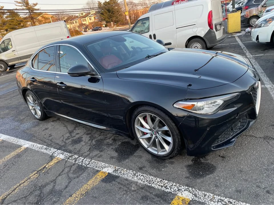 2017 Alfa Romeo Giulia - Image 10 of 11