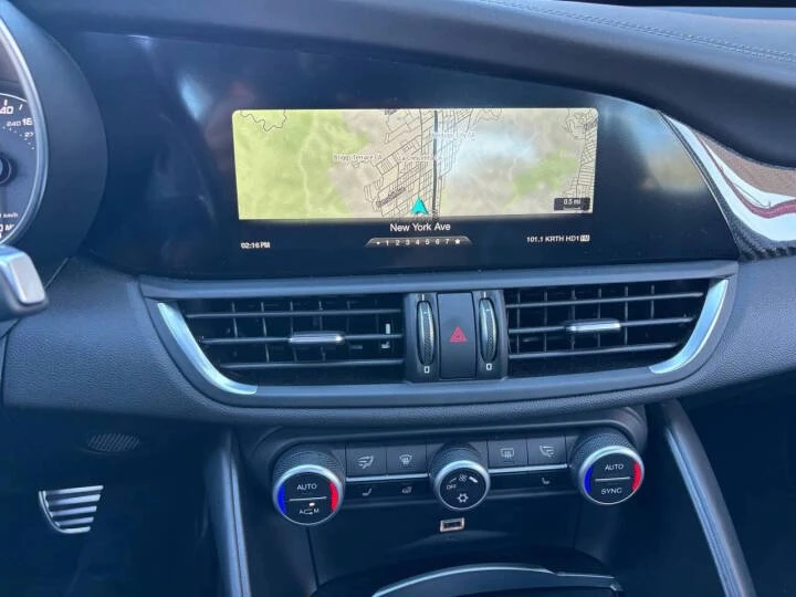 2017 Alfa Romeo Giulia - Image 11 of 19