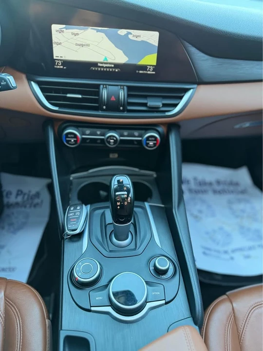 2017 Alfa Romeo Giulia - Image 15 of 20