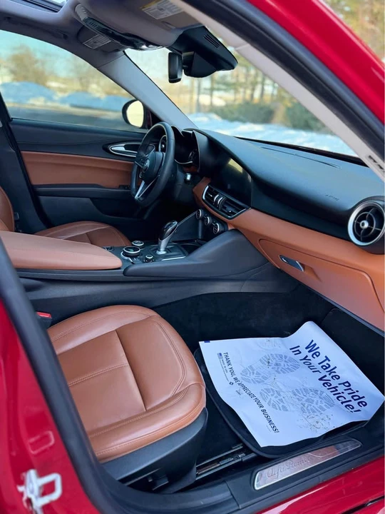 2017 Alfa Romeo Giulia - Image 14 of 20