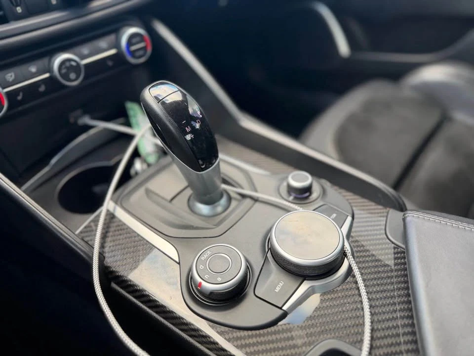 2017 Alfa Romeo Giulia - Image 9 of 12