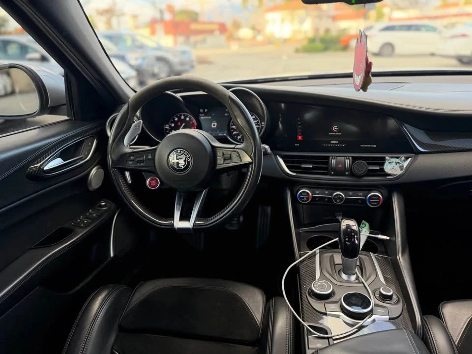 2017 Alfa Romeo Giulia - Image 8 of 12