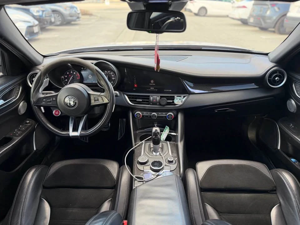 2017 Alfa Romeo Giulia - Image 4 of 12