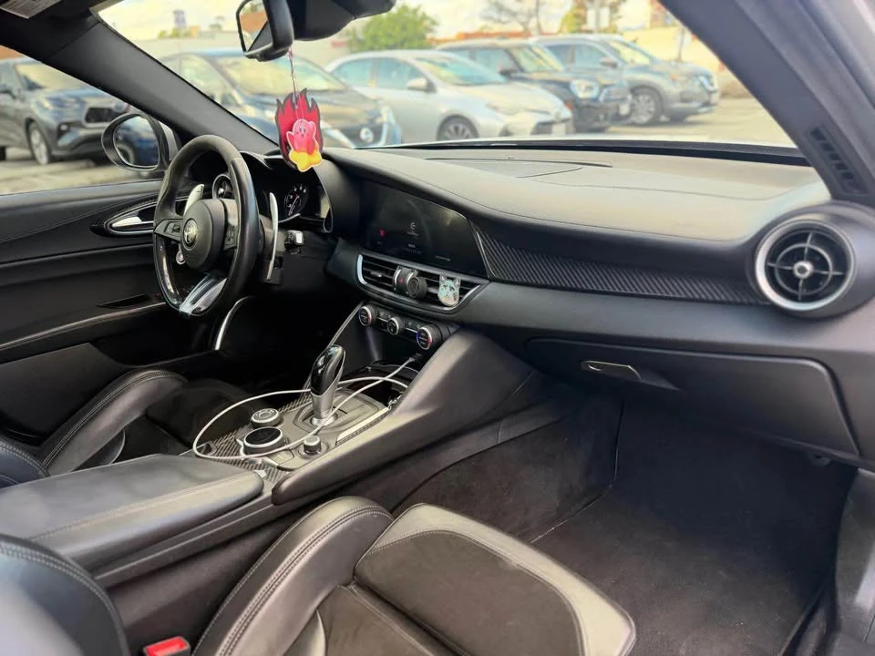 2017 Alfa Romeo Giulia - Image 7 of 12