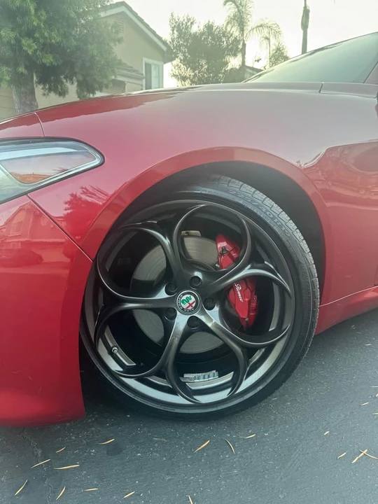 2017 Alfa Romeo Giulia - Image 5 of 11