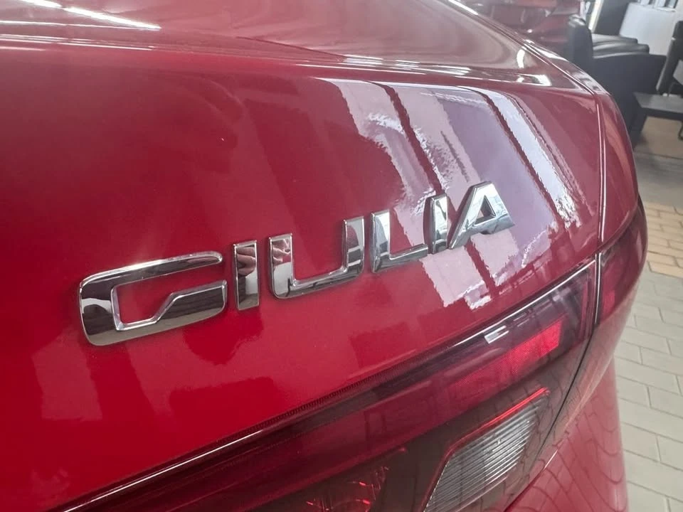 2017 Alfa Romeo Giulia - Image 12 of 20
