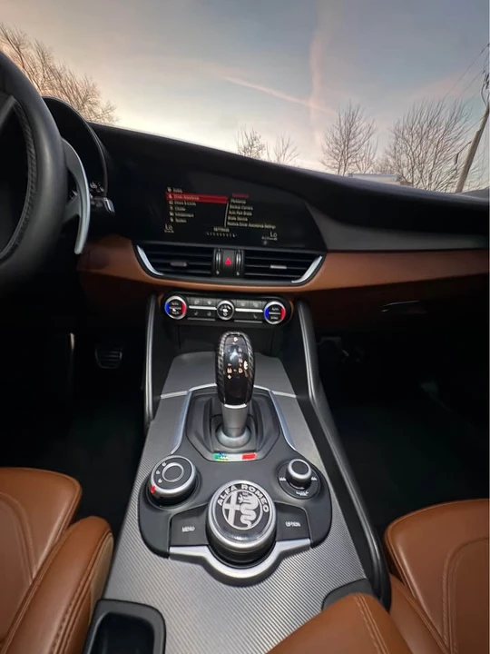 2017 Alfa Romeo Giulia - Image 10 of 15
