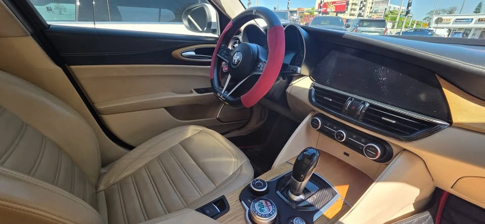 2017 Alfa Romeo Giulia - Image 9 of 9
