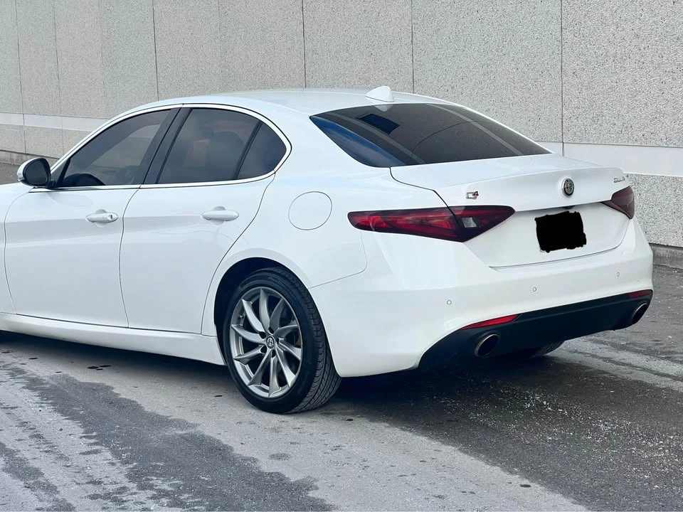 2017 Alfa Romeo Giulia - Image 4 of 9