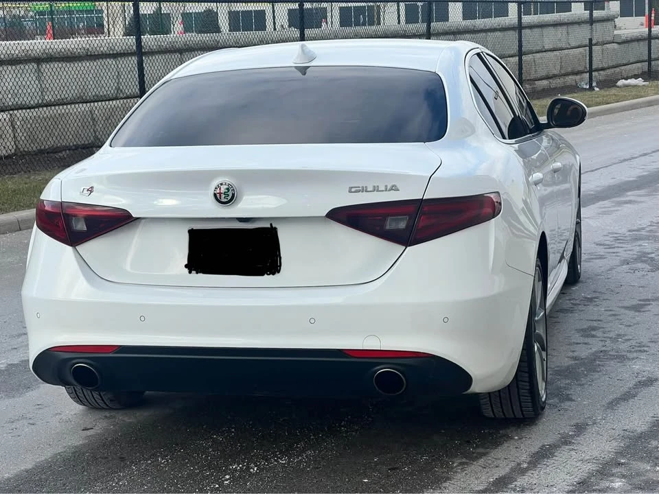2017 Alfa Romeo Giulia - Image 5 of 9