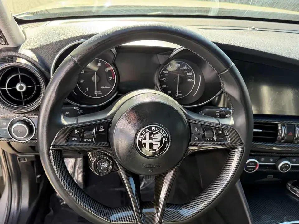 2017 Alfa Romeo Giulia - Image 11 of 12