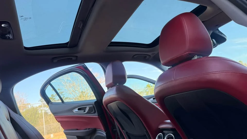 2017 Alfa Romeo Giulia - Image 14 of 18
