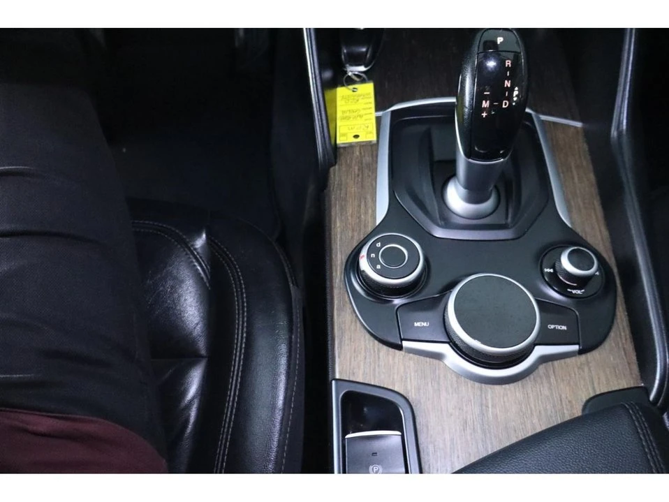 2017 Alfa Romeo Giulia - Image 18 of 20