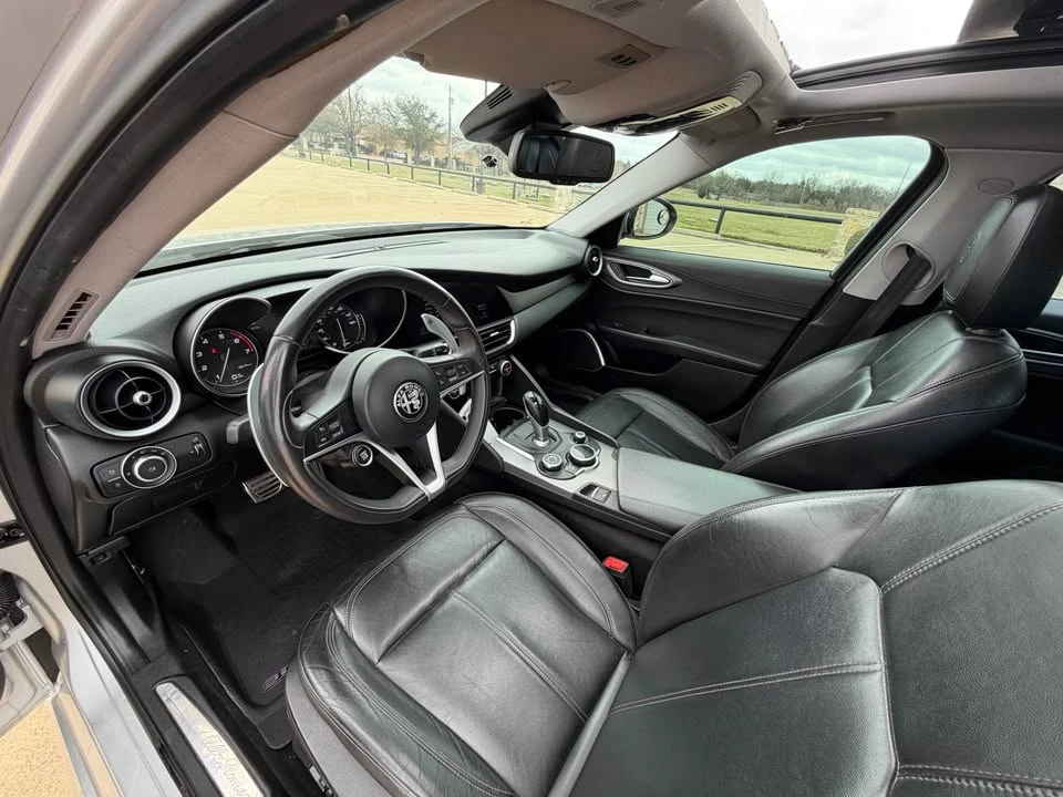 2017 Alfa Romeo Giulia - Image 9 of 14