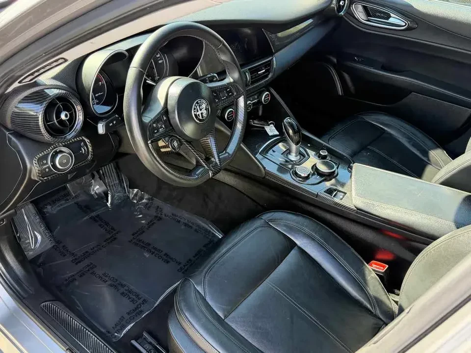 2017 Alfa Romeo Giulia - Image 7 of 12