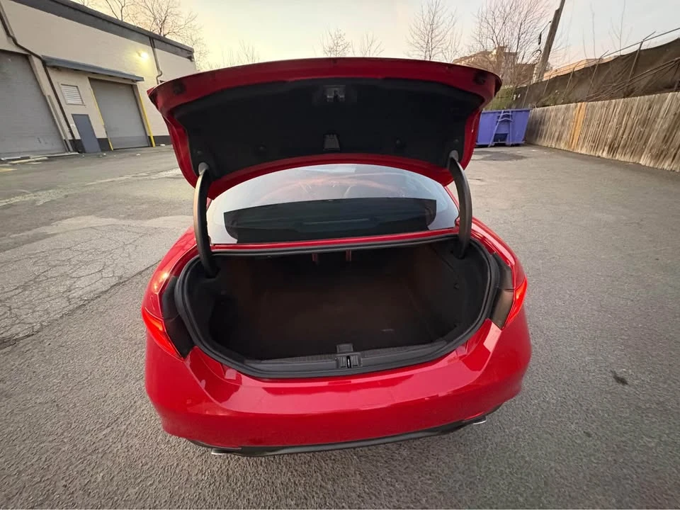 2017 Alfa Romeo Giulia - Image 8 of 16