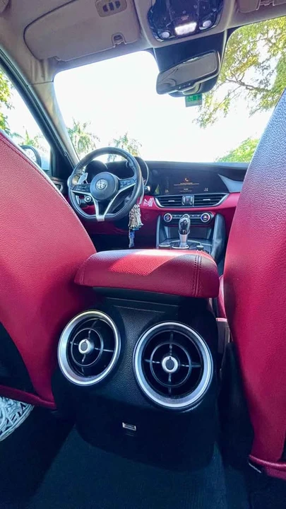 2017 Alfa Romeo Giulia - Image 11 of 16