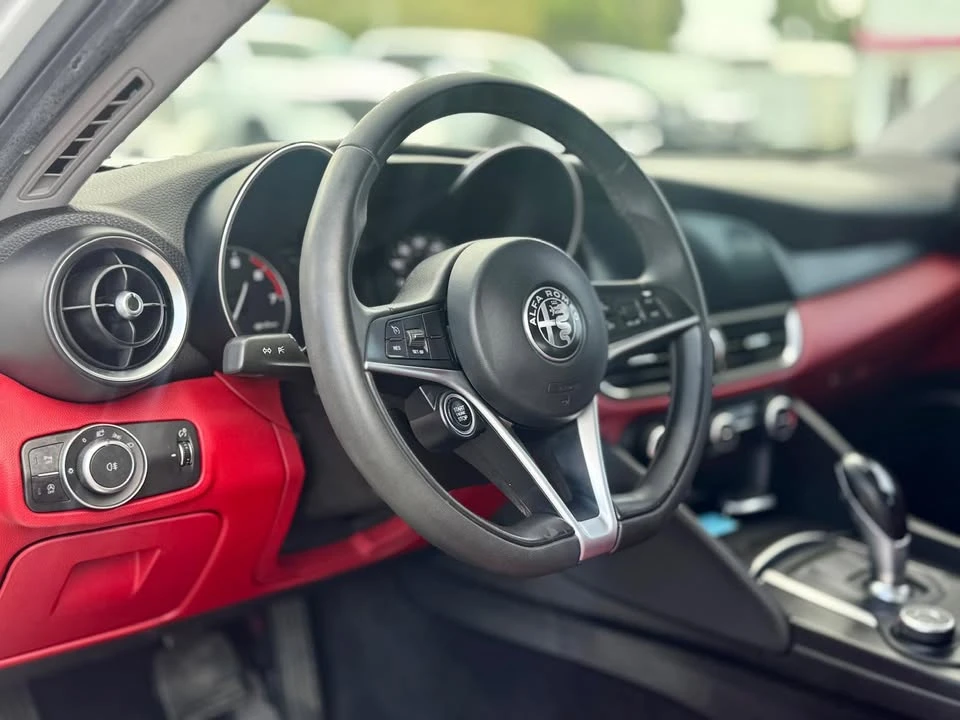 2017 Alfa Romeo Giulia - Image 11 of 12