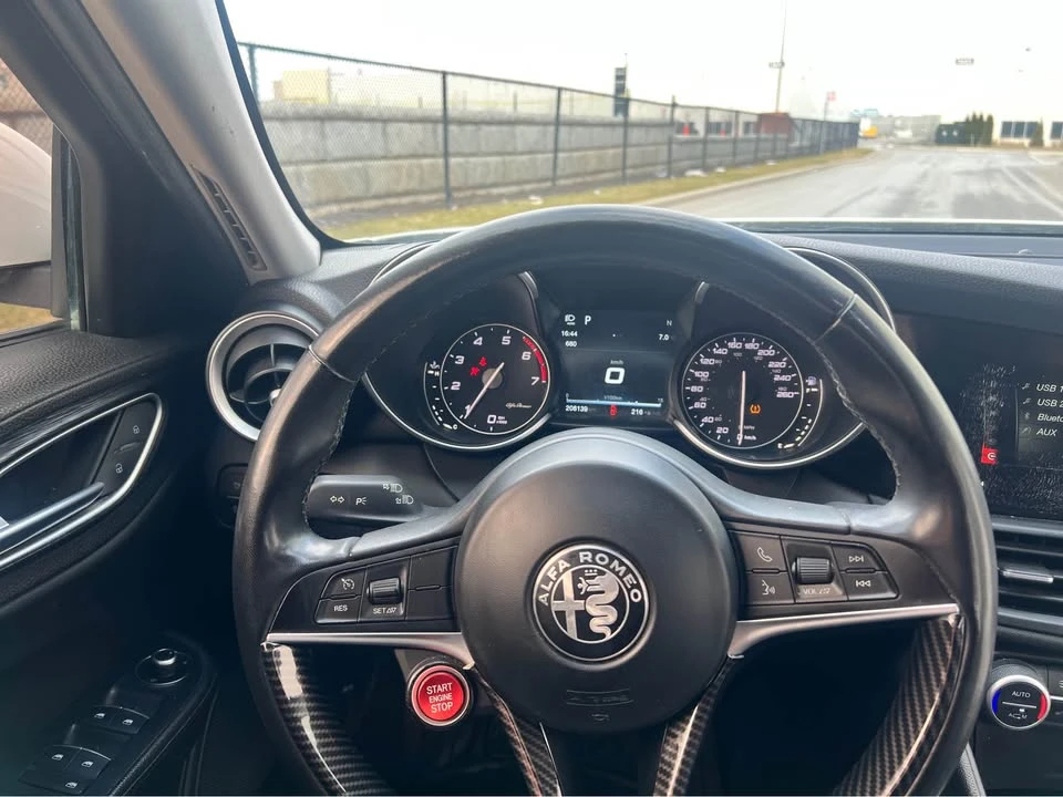2017 Alfa Romeo Giulia - Image 7 of 9