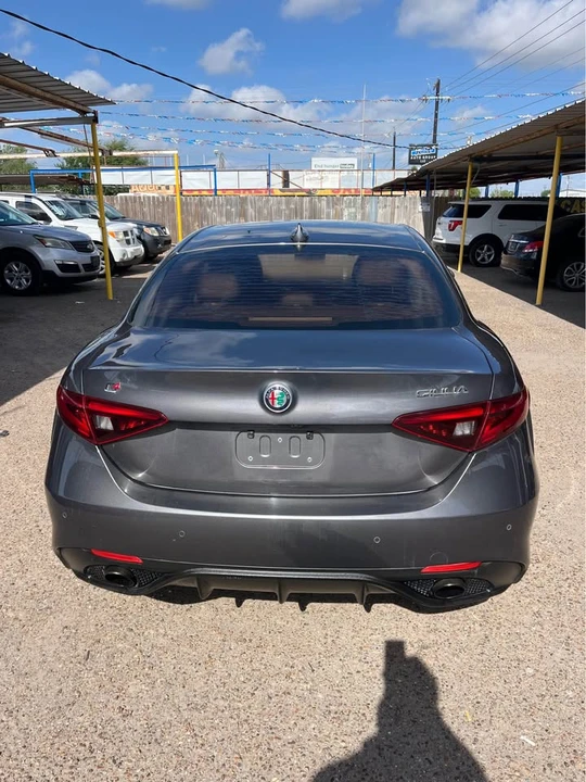 2017 Alfa Romeo Giulia - Image 5 of 11