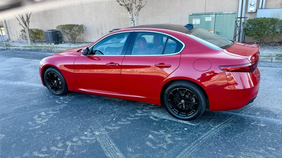 2017 Alfa Romeo Giulia - Image 16 of 18