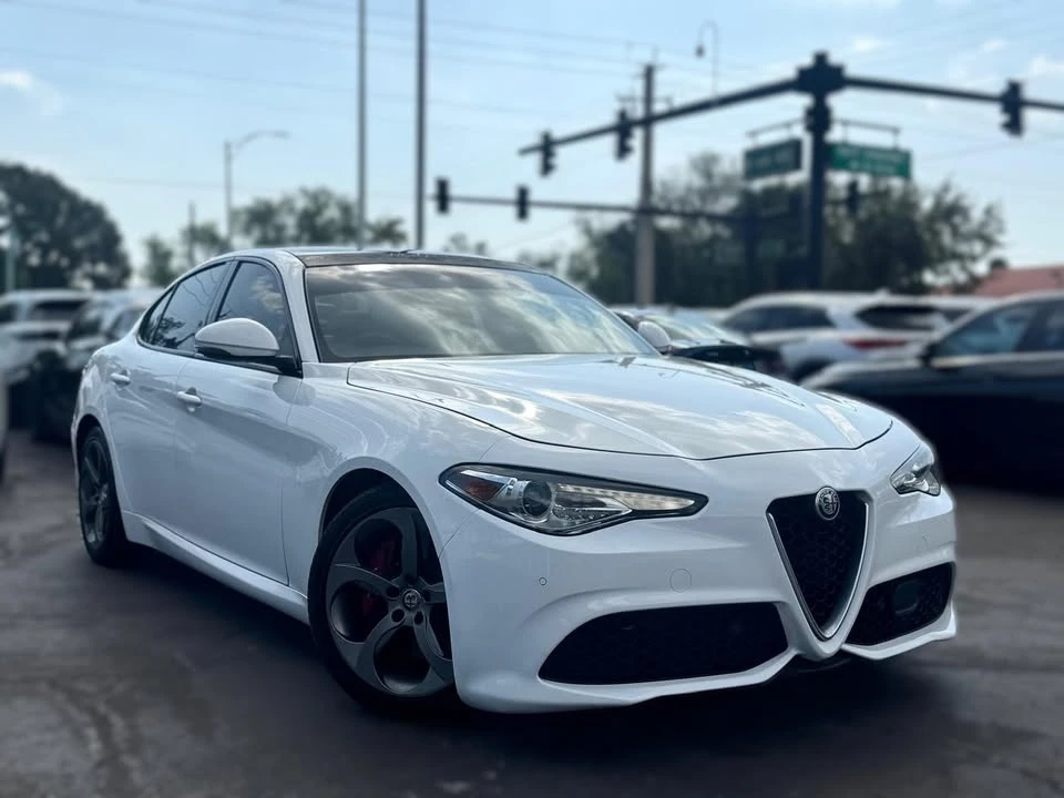 2017 Alfa Romeo Giulia - Image 5 of 12
