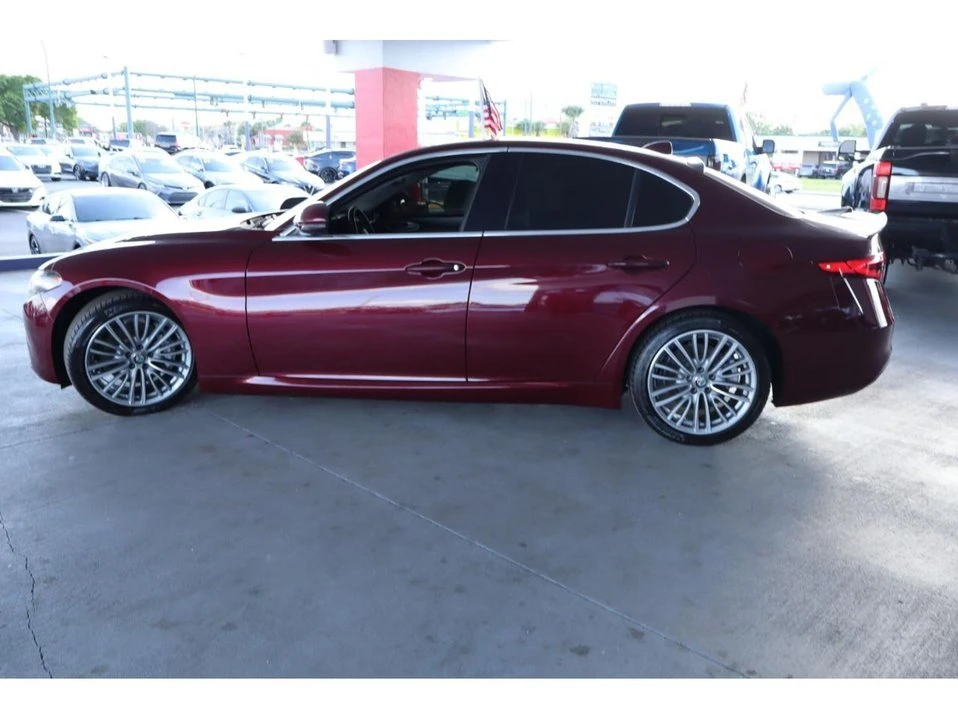2017 Alfa Romeo Giulia - Image 10 of 20