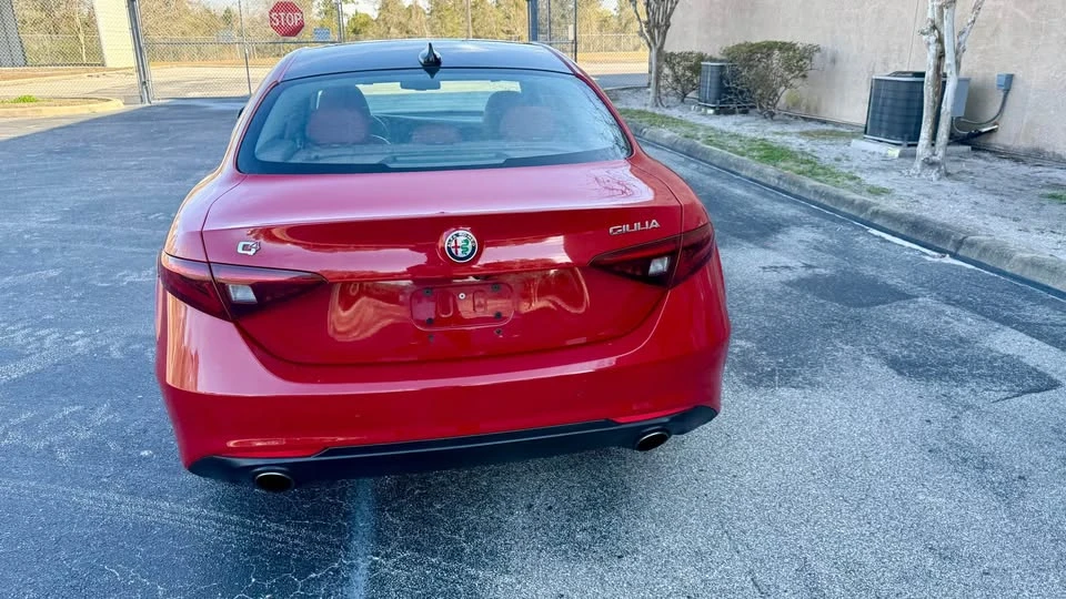 2017 Alfa Romeo Giulia - Image 18 of 18