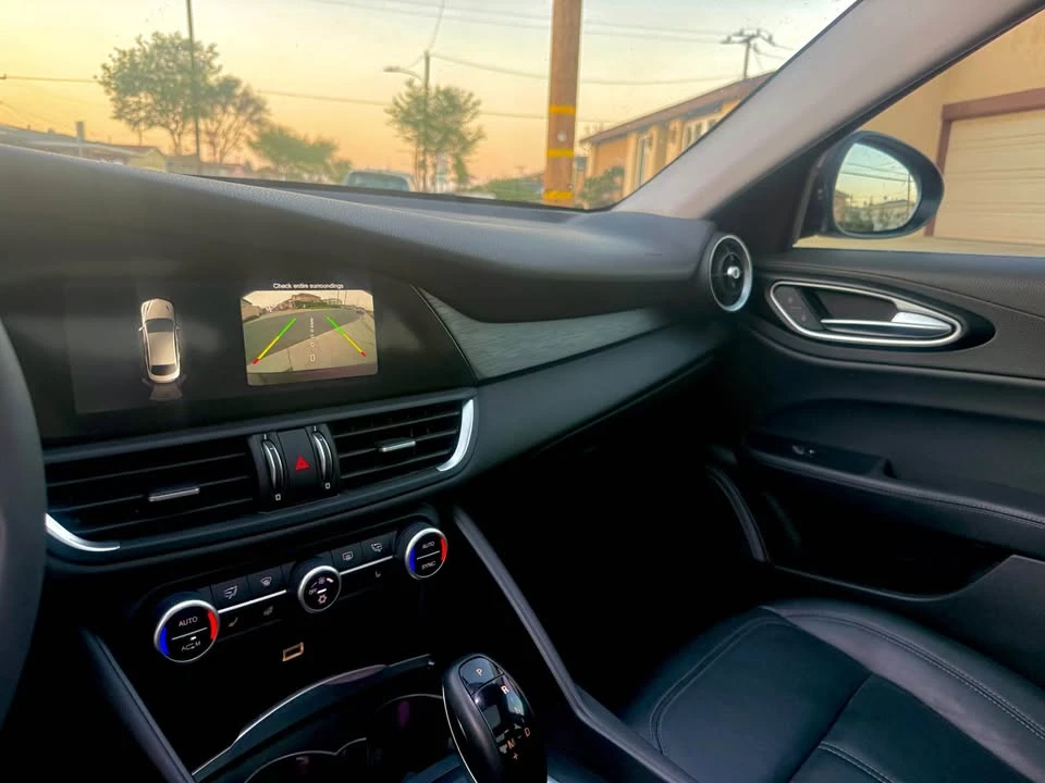2017 Alfa Romeo Giulia - Image 13 of 20