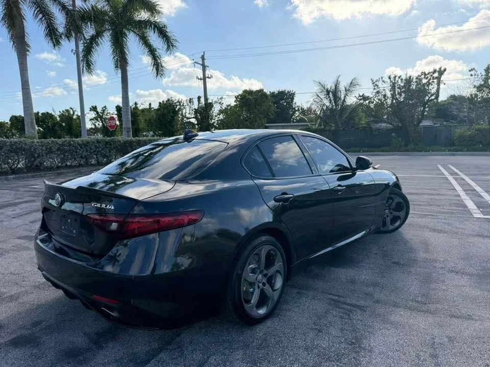 2017 Alfa Romeo Giulia - Image 8 of 10