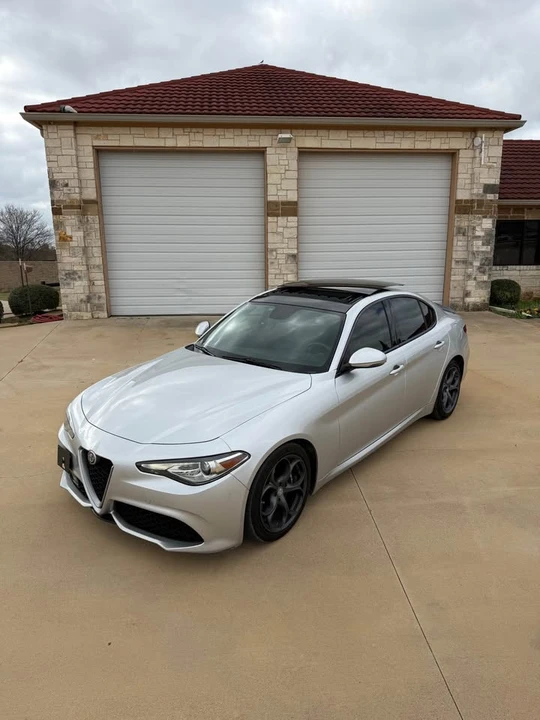 2017 Alfa Romeo Giulia - Image 5 of 14