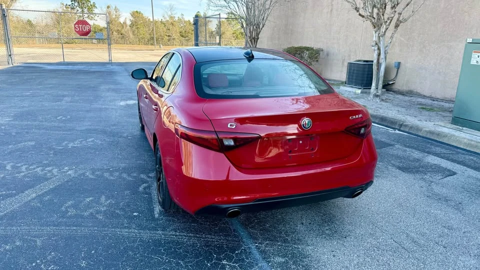 2017 Alfa Romeo Giulia - Image 5 of 18