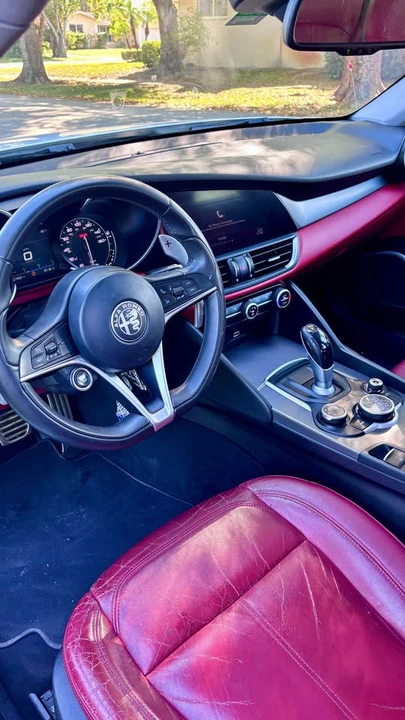 2017 Alfa Romeo Giulia - Image 15 of 15