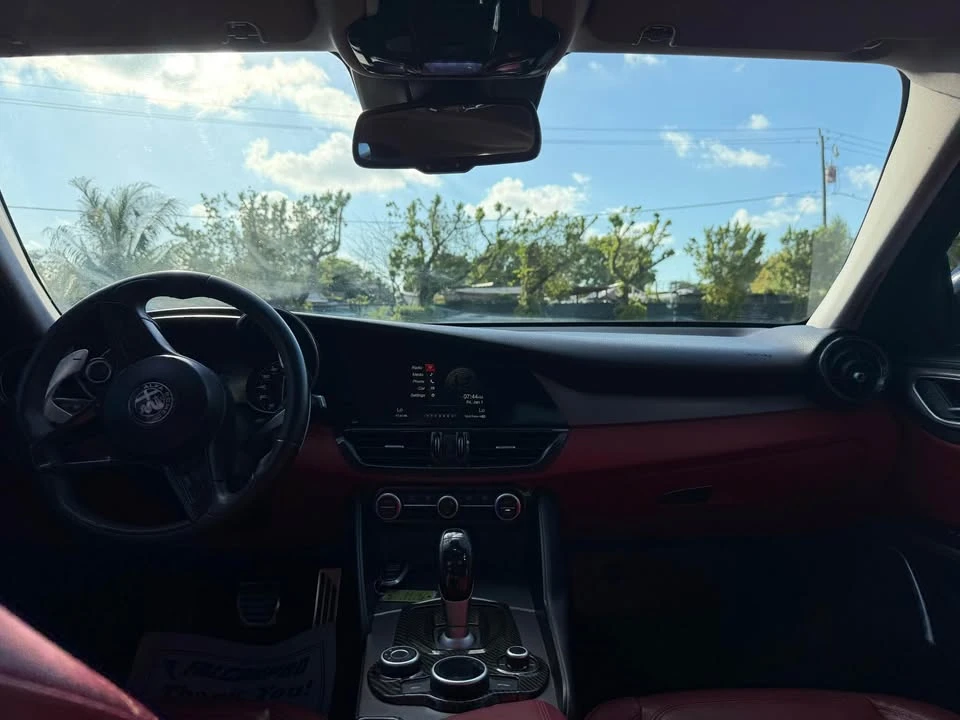 2017 Alfa Romeo Giulia - Image 9 of 10