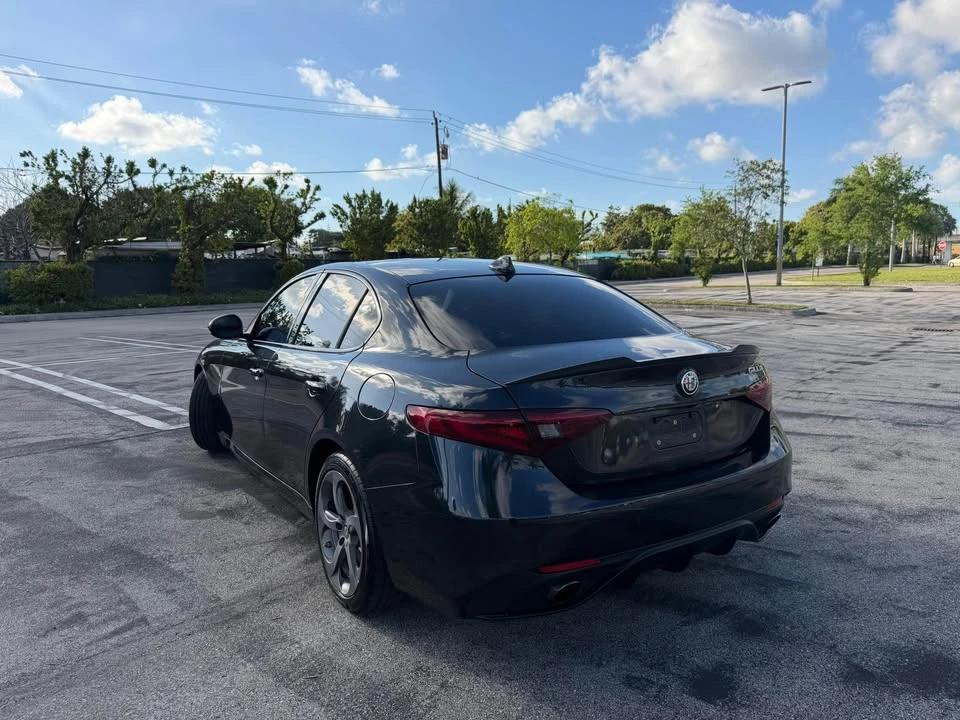 2017 Alfa Romeo Giulia - Image 6 of 10