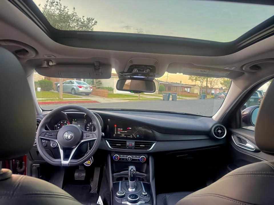 2017 Alfa Romeo Giulia - Image 16 of 20