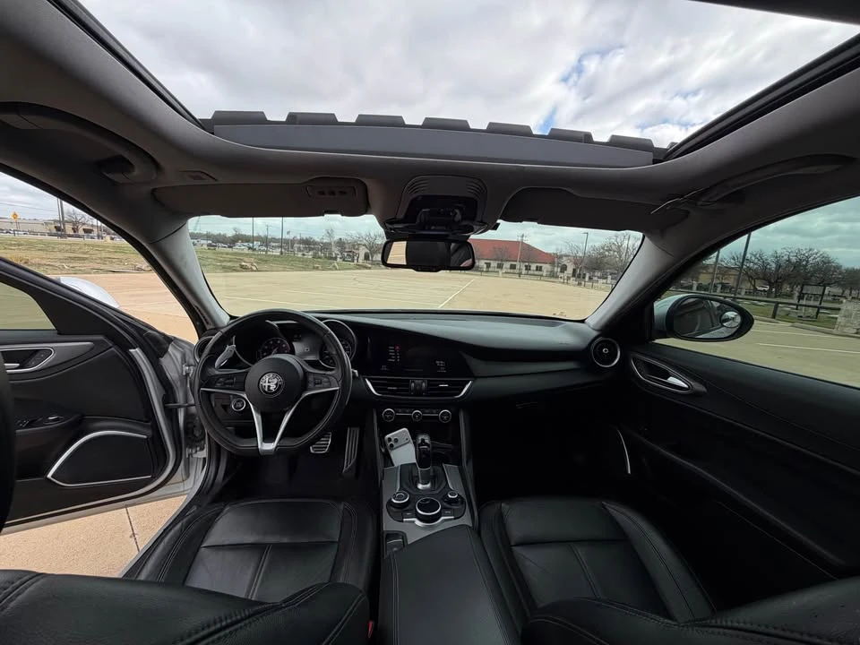 2017 Alfa Romeo Giulia - Image 7 of 14