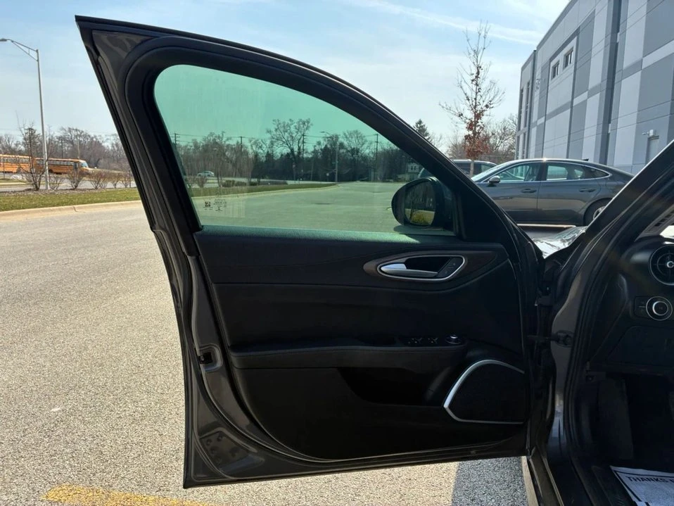 2017 Alfa Romeo Giulia - Image 12 of 20