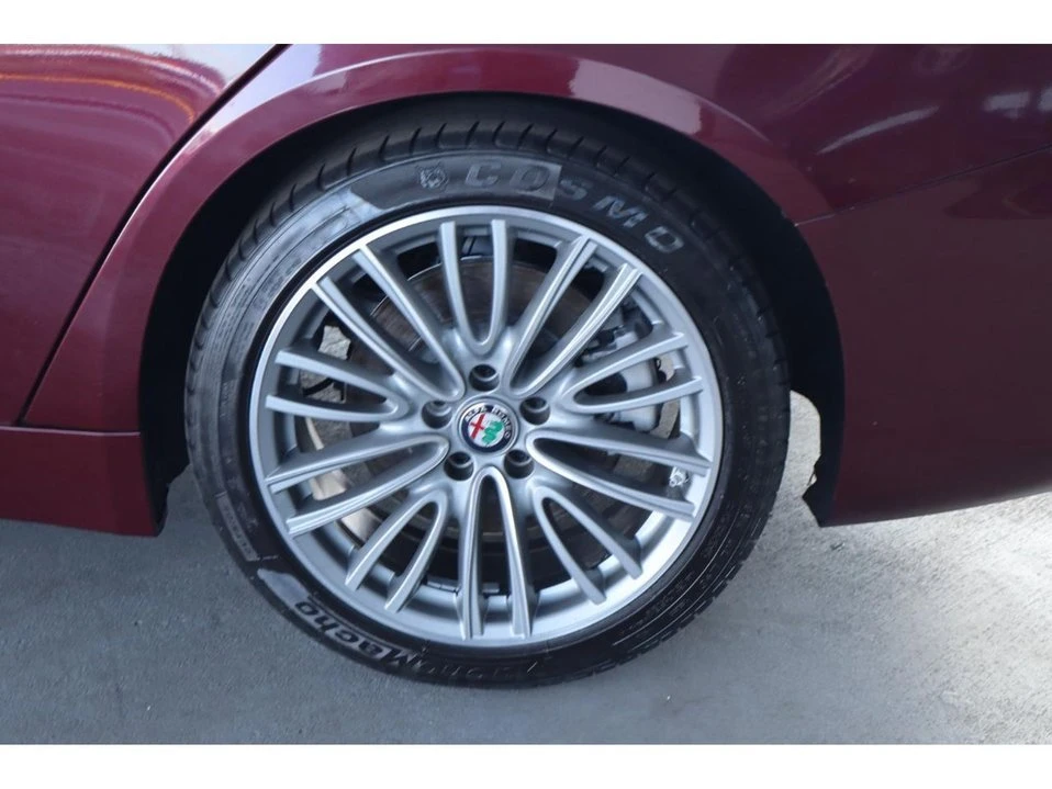 2017 Alfa Romeo Giulia - Image 11 of 20